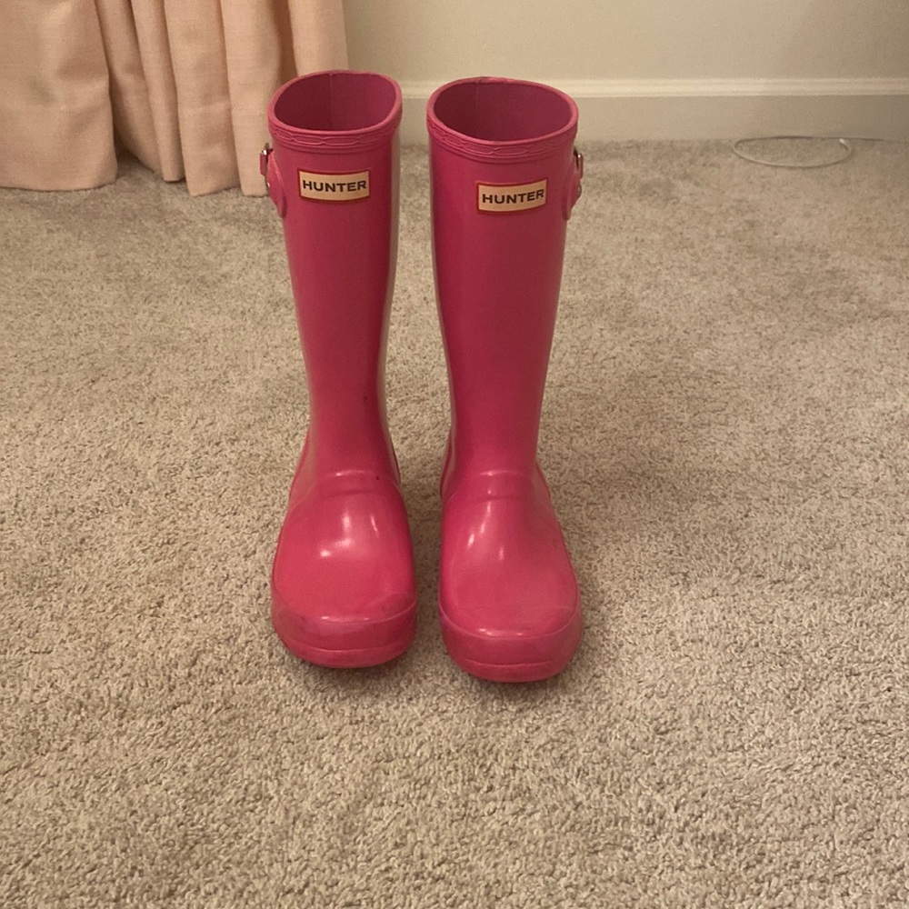 barely ever been worn hunter kids rain boots!